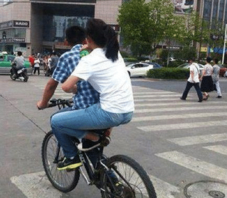 搞笑GIF: 突然庆幸自己是个胖子了